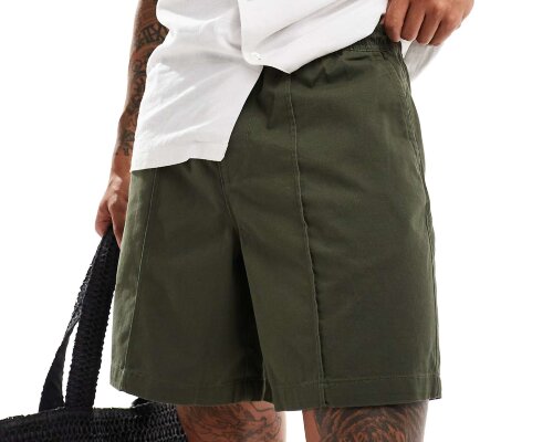 New Look pintuck shorts in khaki NEW LOOK